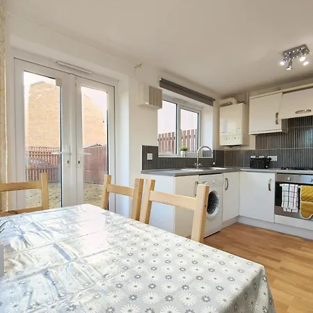Heyhoo The Metcombe - Holiday Home With Free Parking - 10 Minutes Walk To Co-Op Live Arena & Etihad Stadium-3